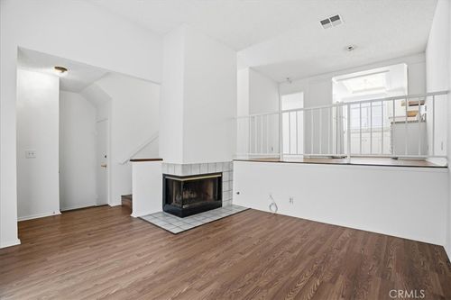 apt-1-27657 Ironstone Dr, Canyon Country, CA, 91387-4246 | Card Image