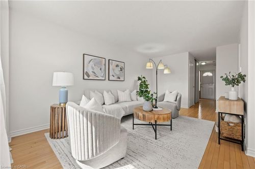 39-51 Paulander Dr, Kitchener, ON, N2M5E5 | Card Image