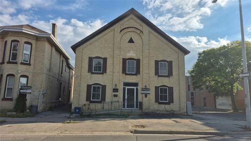 2u-35 Wellington St, Brantford, ON, N3T2L7 | Card Image