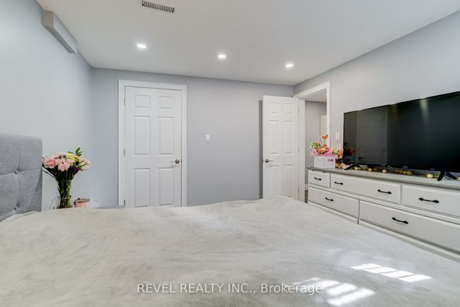 524 Fergo Ave, House attached with 4 bedrooms, 3 bathrooms and 2 parking in Mississauga ON | Image 36