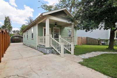 802 Walton Street, House other with 2 bedrooms, 2 bathrooms and null parking in Houston TX | Image 2