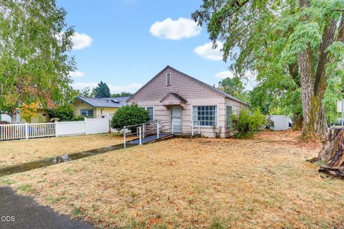 305 E Park St, Grants Pass, OR, 97527-5229 | Card Image