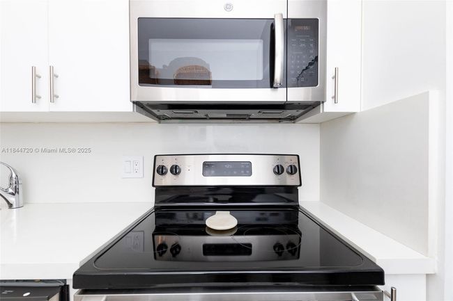 APT-5B - 77 Crandon Blvd, Condo with 1 bedrooms, 2 bathrooms and null parking in Key Biscayne FL | Image 24