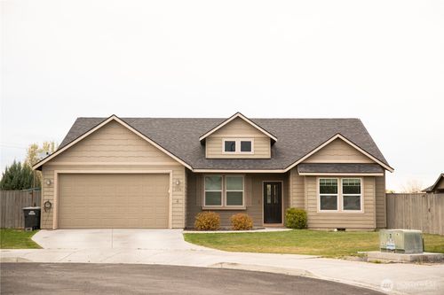 1324 E Polk Ct, Moses Lake, WA, 98837-5105 | Card Image
