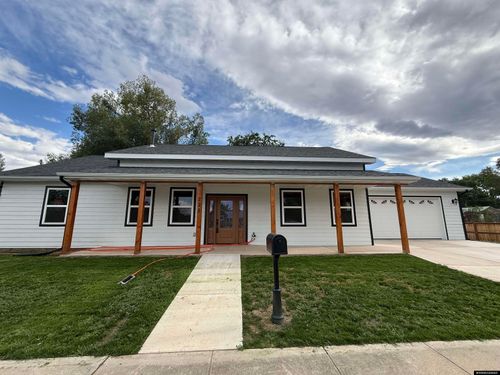 225 Jefferson St, Lander, WY, 82520-2241 | Card Image