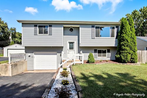 8712 Ramble Rd, Wonder Lake, IL, 60097-8403 | Card Image