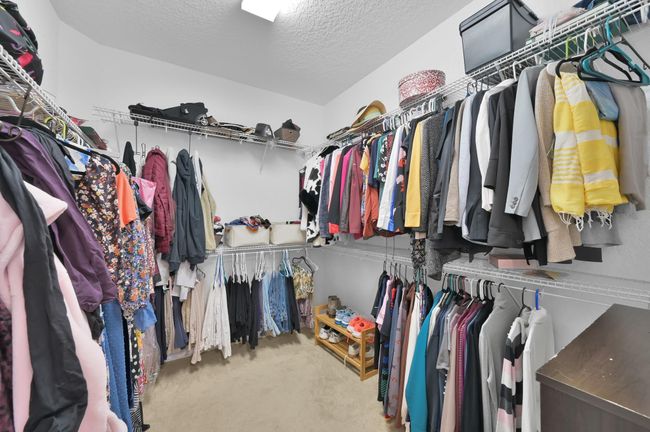 Oversized closet for the largest of wardrobes and shoe collections | Image 12