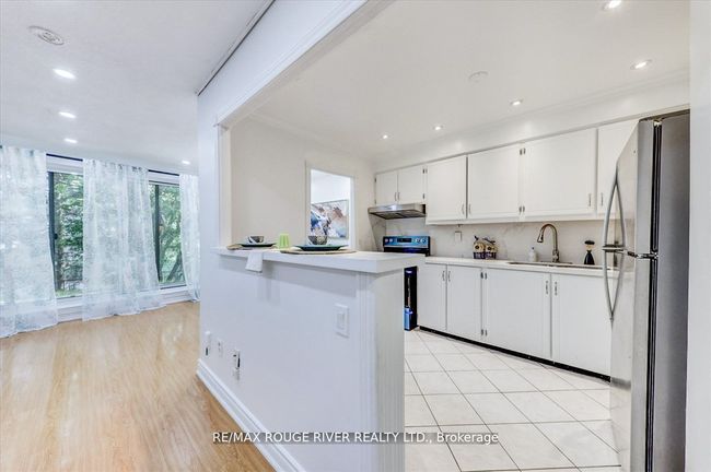 21 - 25 Pebble Byway, Condo with 3 bedrooms, 2 bathrooms and null parking in North York ON | Image 13