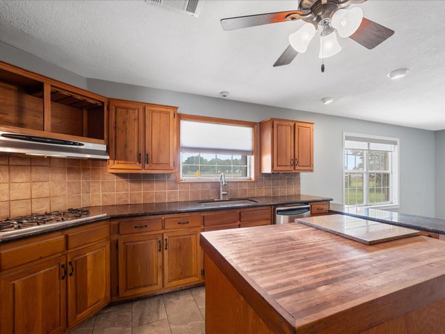 17645 Highway 6, Home with 3 bedrooms, 3 bathrooms and 2 parking in Navasota TX | Image 18