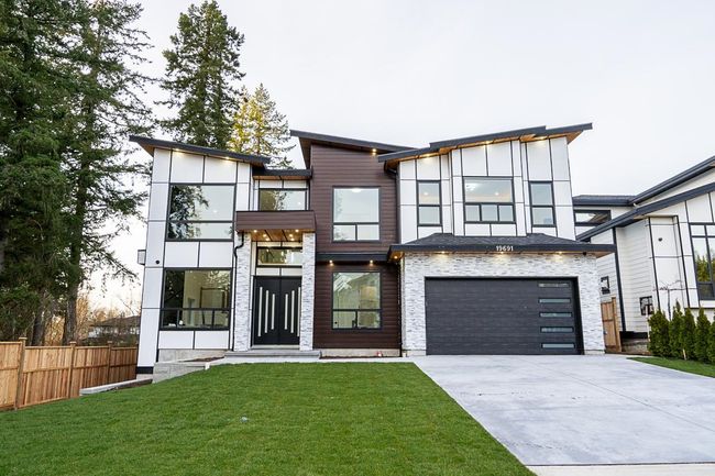 19691 32 A Avenue, House other with 7 bedrooms, 6 bathrooms and 4 parking in Langley BC | Image 2