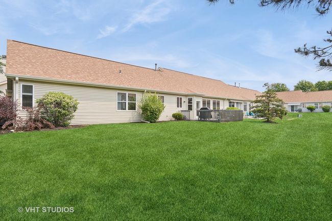 21513 W Douglas Ln, Condo with 3 bedrooms, 2 bathrooms and 2 parking in Plainfield IL | Image 21