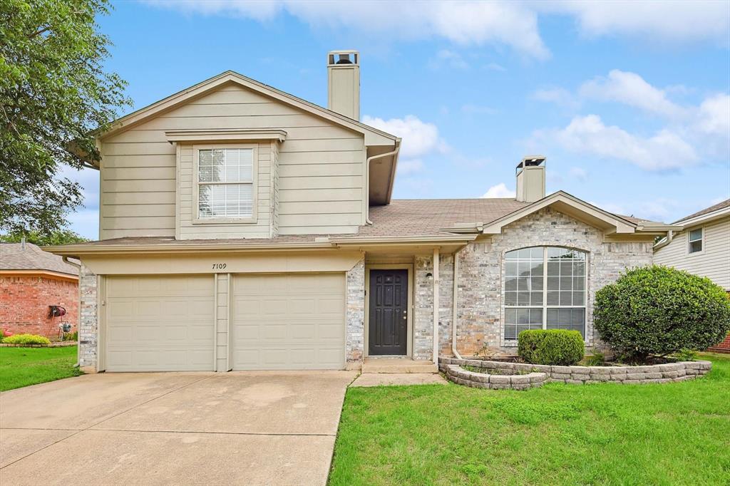 Woodhinge Dr, Benbrook, TX 76126