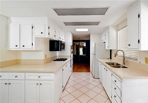 spc-254-5200 Irvine Blvd, Irvine, CA, 92620-2051 | Card Image