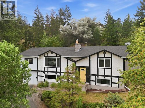 1871 Springhill Dr, Kamloops, BC, V2E1J2 | Card Image