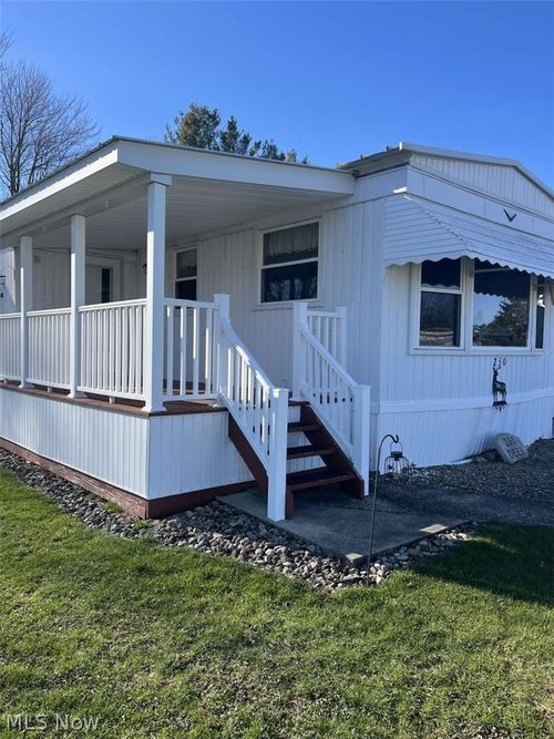 230 Deer Drive, Chardon, OH, 44024 | Card Image