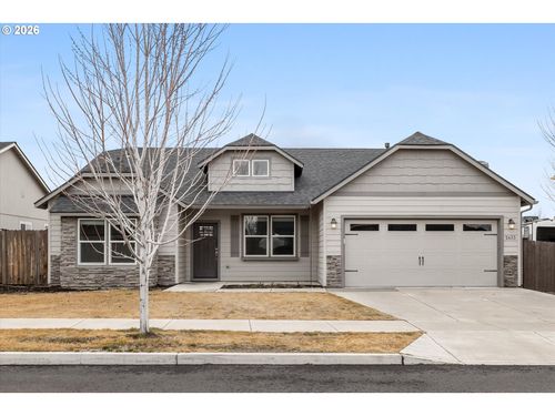 2433 Nw Hazelwood Ave, Redmond, OR, 97756-8944 | Card Image