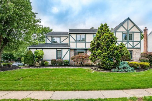 1 Hamilton Ct, Kendall Park, NJ, 08824-1842 | Card Image
