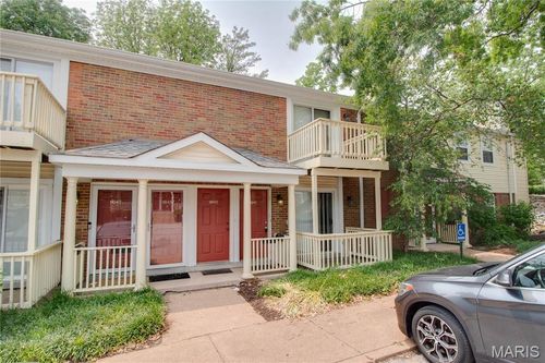9041 N Swan Cir, Saint Louis, MO, 63144-1142 | Card Image