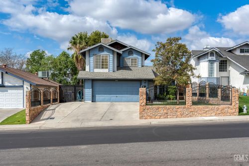 2920 Sunview Dr, Bakersfield, CA, 93306-2396 | Card Image