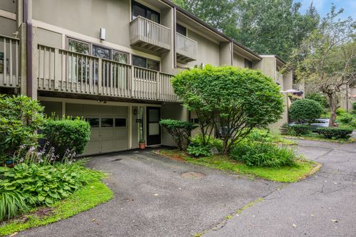 48-48 Clubhouse Dr, Woodbury, CT, 06798-3205 | Card Image