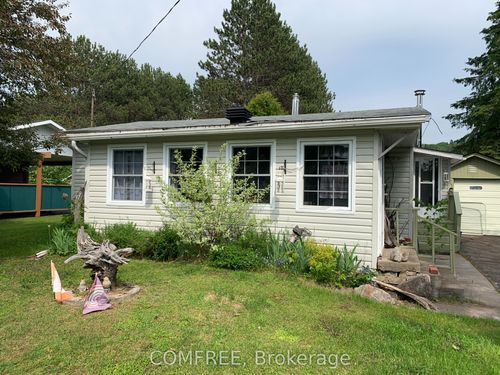 39 Lake St, Whitney, ON, K0J2M0 | Card Image