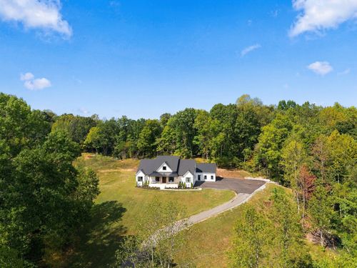 112 Berry Rd, Dickson, TN, 37055-5624 | Card Image