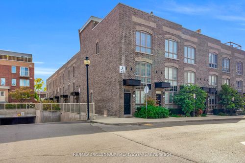43-3 Elsie Lane, Toronto, ON, M6P0B8 | Card Image