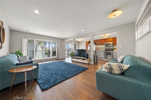 9-3819 E Livingston Dr, Long Beach, CA, 90803-2890 | Card Image