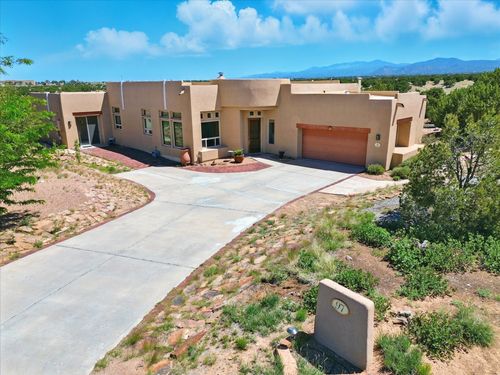 97 E Chili Line Rd, Santa Fe, NM, 87508-1395 | Card Image