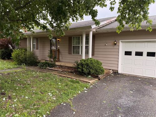 306 Dewolf, Odin, IL, 62870 | Card Image