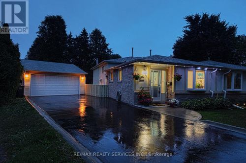 10 Minton Place, Brampton (Central Park), ON, L6S2S7 | Card Image