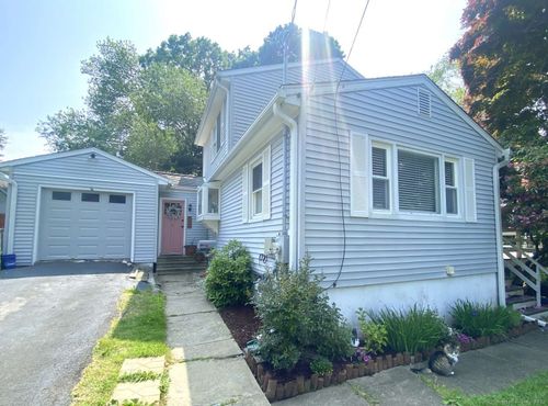 50 Howe St, Milford, CT, 06460-8215 | Card Image