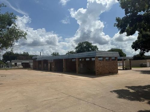 405 S Washington St, Fredericksburg, TX, 78624-4636 | Card Image