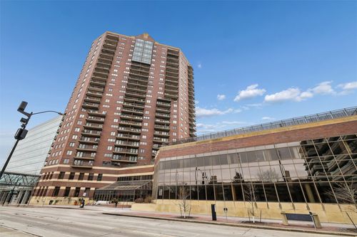 407-300 Walnut Street, Des Moines, IA, 50309 | Card Image