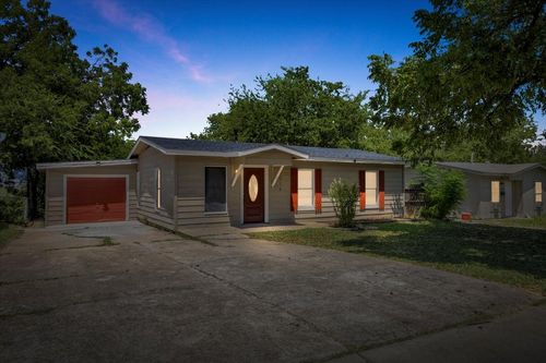 8016 Downe Dr, White Settlement, TX, 76108-3134 | Card Image