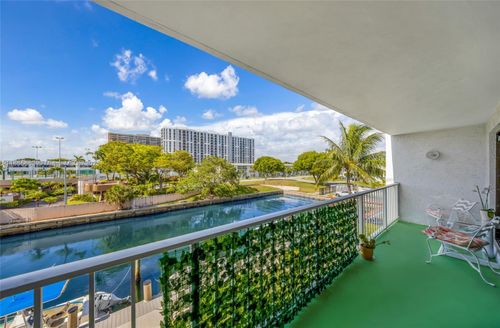 apt-310-1650 Ne 115th St, North Miami, FL, 33181-3100 | Card Image