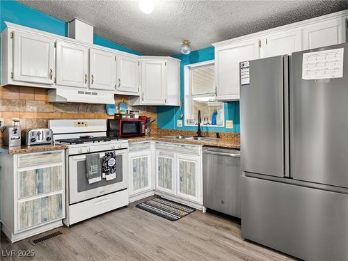 240 Navajo Dr, Henderson, NV, 89015-5518 | Card Image