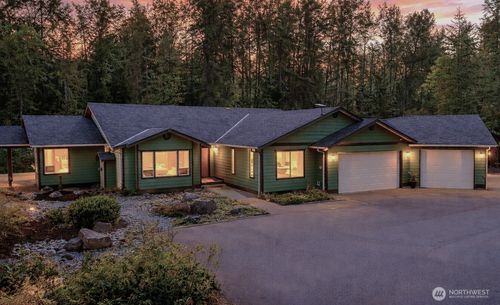 36003 36th Ave E, Eatonville, WA, 98328-8241 | Card Image