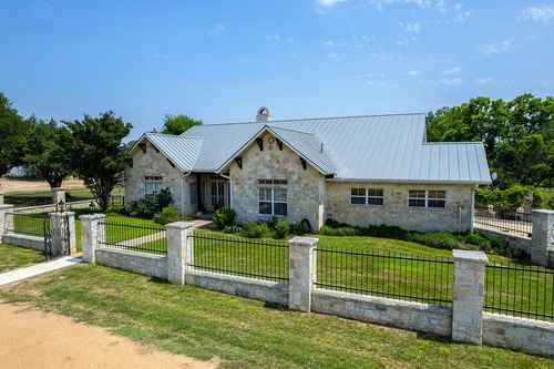 3841 W Us Highway 290, Fredericksburg, TX, 78624-3655 | Card Image