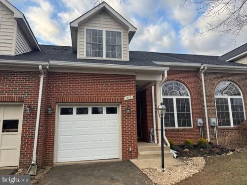 213 N View Cir, Warrenton, VA, 20186-2655 | Card Image