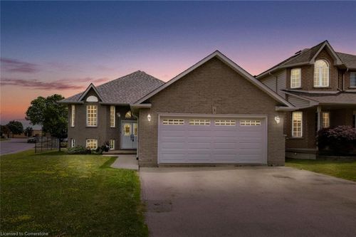 3 Massena Dr, Hamilton, ON, L9B2J2 | Card Image