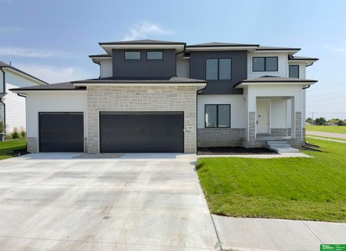 5401 N 196th Ave, Elkhorn, NE, 68022-5390 | Card Image