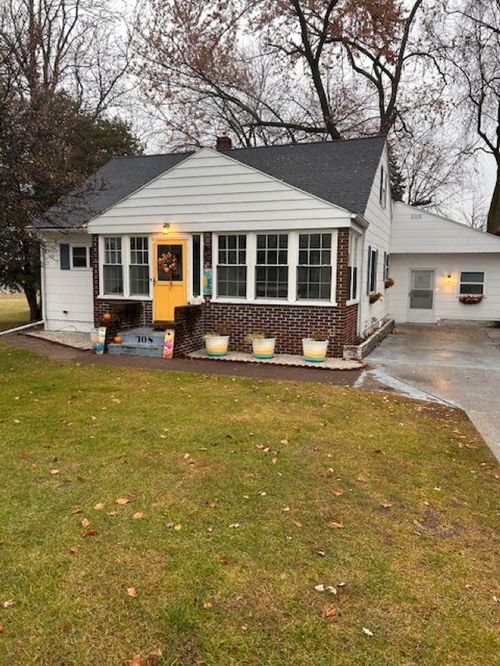 108 Davis St, Saint Louis, MI, 48880-9273 | Card Image