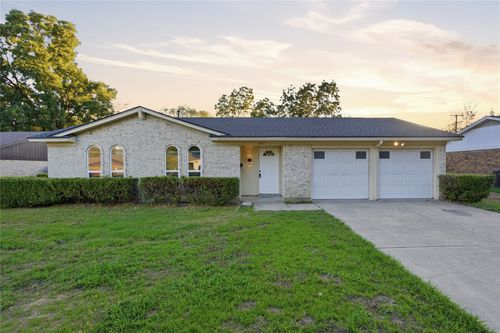 621 Nw Barbara Ln, Burleson, TX, 76028-3716 | Card Image