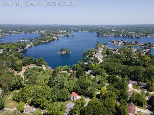 646 Alan Dr, Lake Orion, MI, 48362-2800 | Card Image