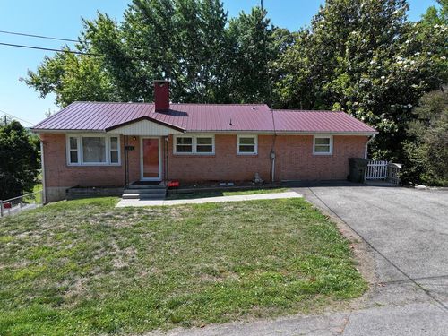 101 Hillcrest Ct, Stuart, VA, 24171-3589 | Card Image