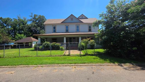 811 W Wallace Ave, De Queen, AR, 71832-3155 | Card Image