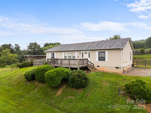 49 Perseverance Dr, Canton, NC, 28716-9414 | Card Image