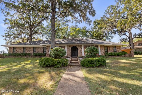 423 Trailwood Dr, Clinton, MS, 39056-5872 | Card Image