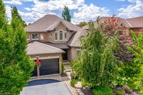 2080 Mckerlie Cres, Burlington, ON, L7M4E8 | Card Image